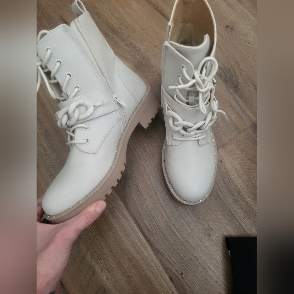 Dolce vita white cream women's boots size 9